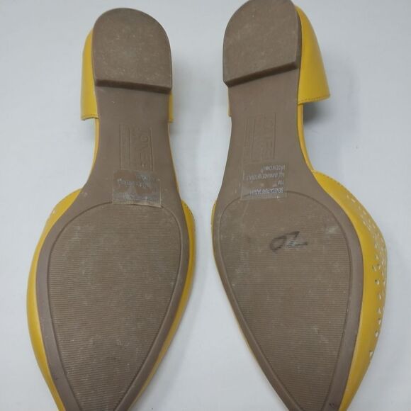 JONES NEW YORK SIGNATURE. YELLO GOLD SANDAL. SIZE 11. - Picture 15 of 16